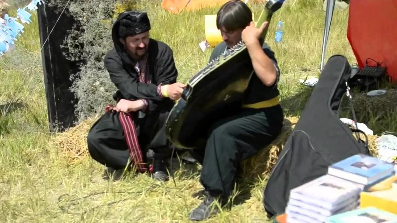 Группа вопли видоплясова. Ехали казаки галя молодая. Ехали казаки домой раскудрявив чуб. Ой ты галю галю молодая текст. Ансамбль казачьи песни партизаны фм фото.