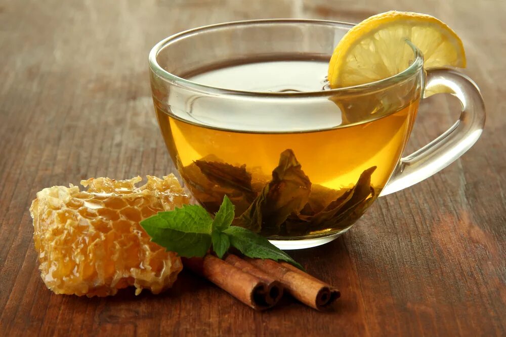 Чай с лимоном. Чай с лимоном и медом. Горячий чай с лимоном. Чашка с чаем. Напиток чай лимон