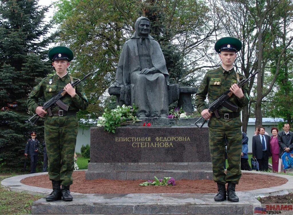 Центральная тимашевск. Аллея героев Тимашевск. Мемориальный комплекс Тимашевск. Достопримечательности Тимашевска аллея героев славы. Тимашевск Краснодарский край.