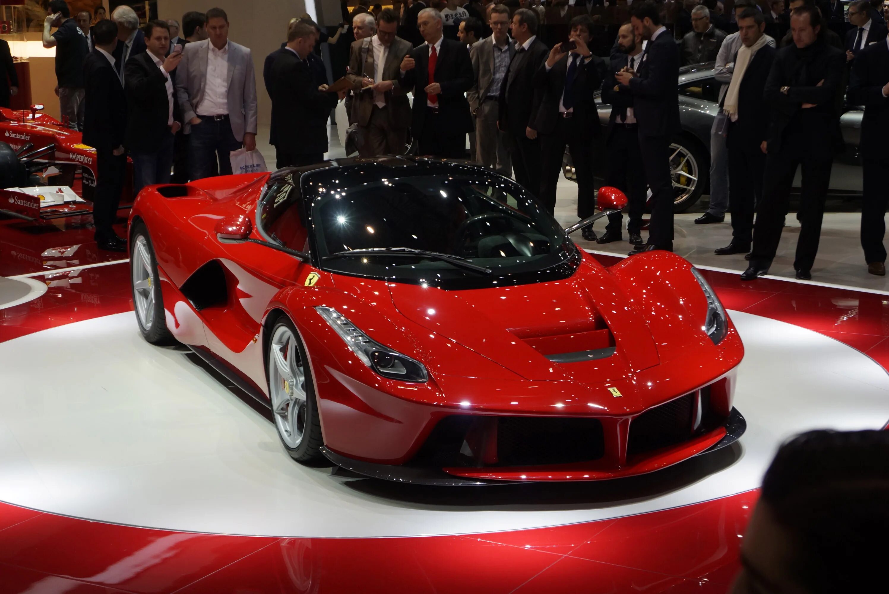 Дорогие автомобили 3. Ferrari LAFERRARI. Ferrari LAFERRARI 2022. Ferrari LAFERRARI 2014. Феррари Энзо 2022.