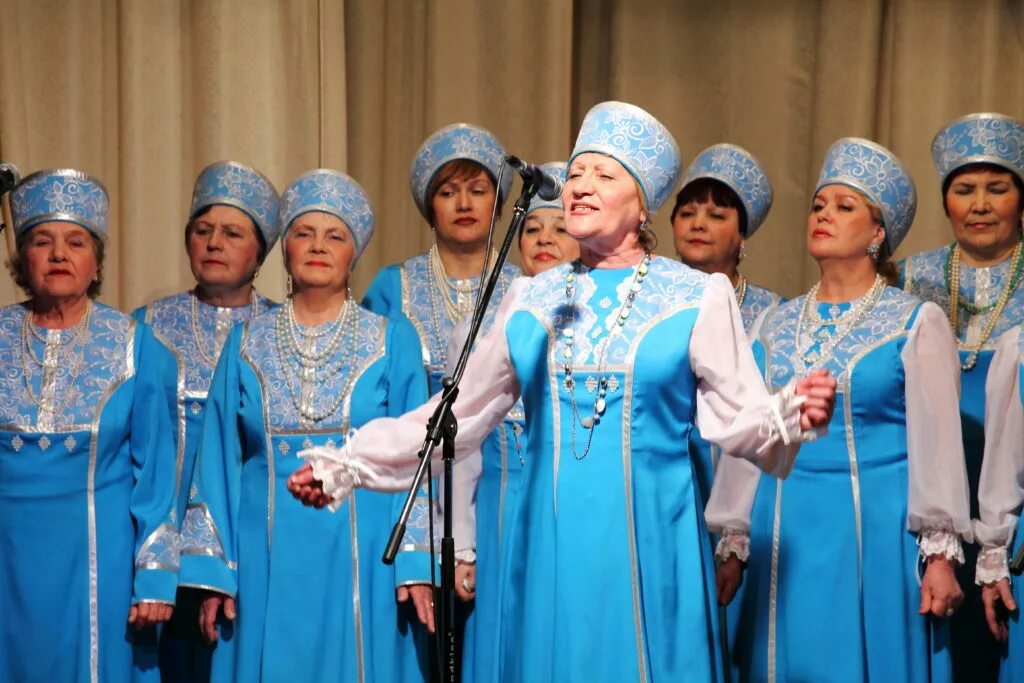 Русские народные костюмы для ансамбля. Хор женщин песня. Хор женщин песня. Хоровое пение. Хор женщин песня.