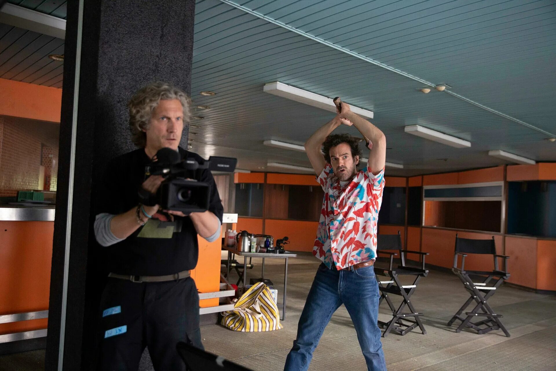 открытие фильм. монтаж фильма. монтаж кинопленки. французская комедия 2022 про зомби. режиссер монтажа.