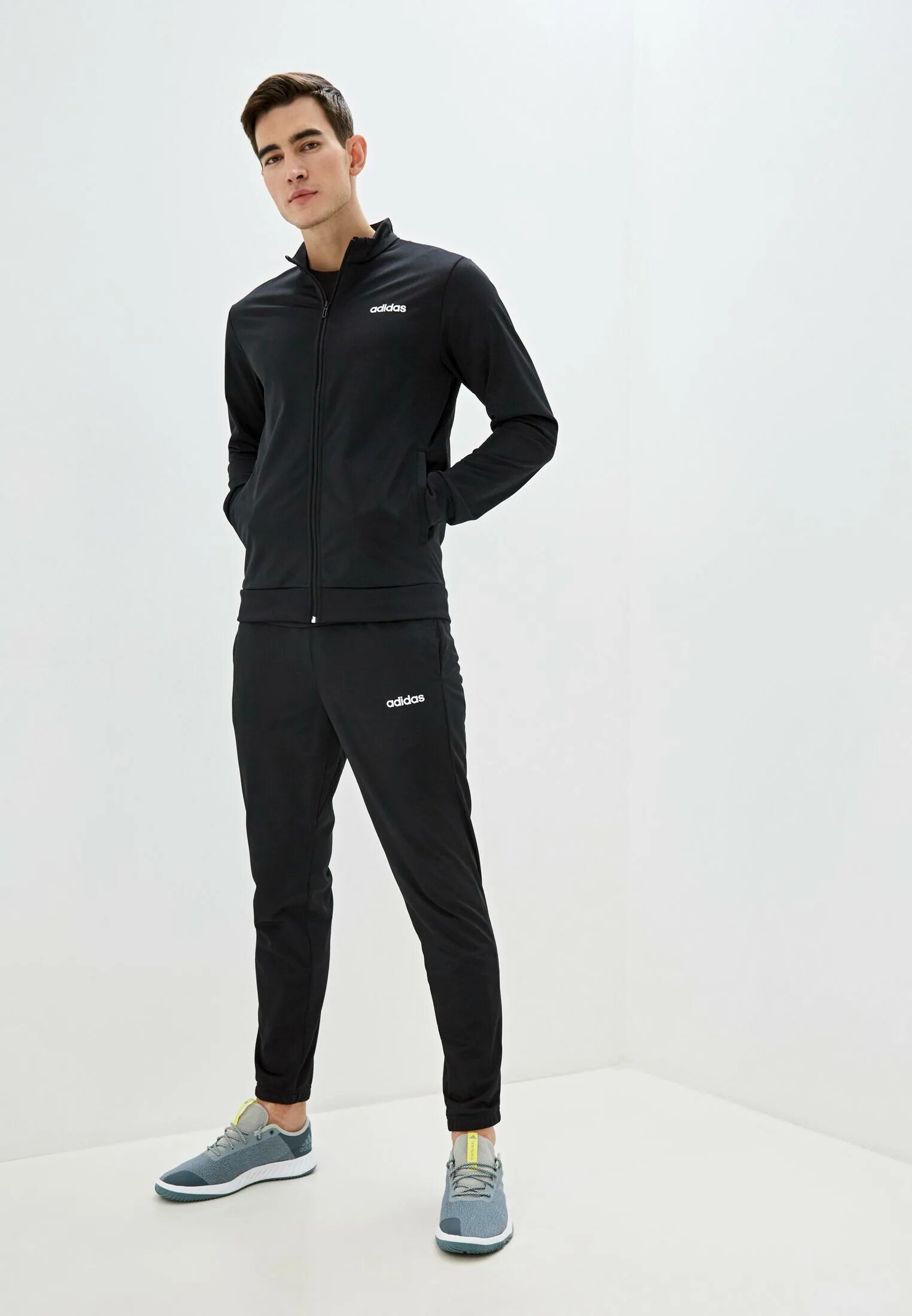 Адидас в полный рост. Adidas спортивный костюм мужской черный 2025. мужской спортивный костюм adidas 2025. спортивные костюмы адидас мужские 2025. спортивные костюмы адидас мужские 2025.