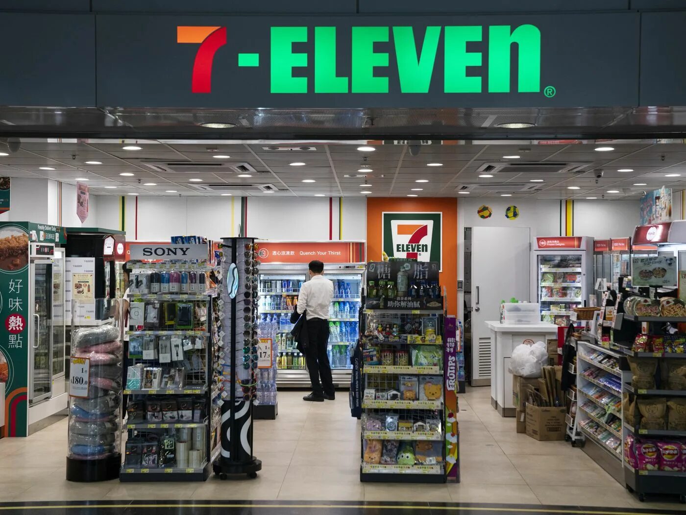 7 Элевен. 7 Элевен магазин. 7/11 Магазин. Seven Eleven товары.