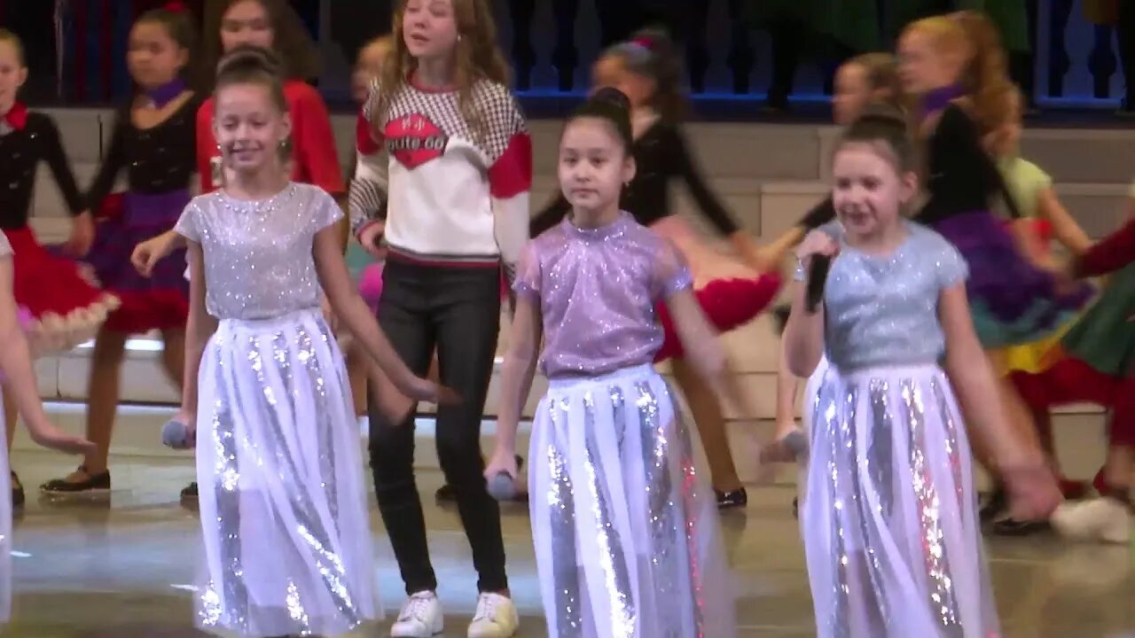 Хор великан замела метелица. Хор великан замела метелица. Новый  год   детский  хор  великан   замела  метелица  город   мой. Танец замела метелица город мой. Танец замела метелица город мой.