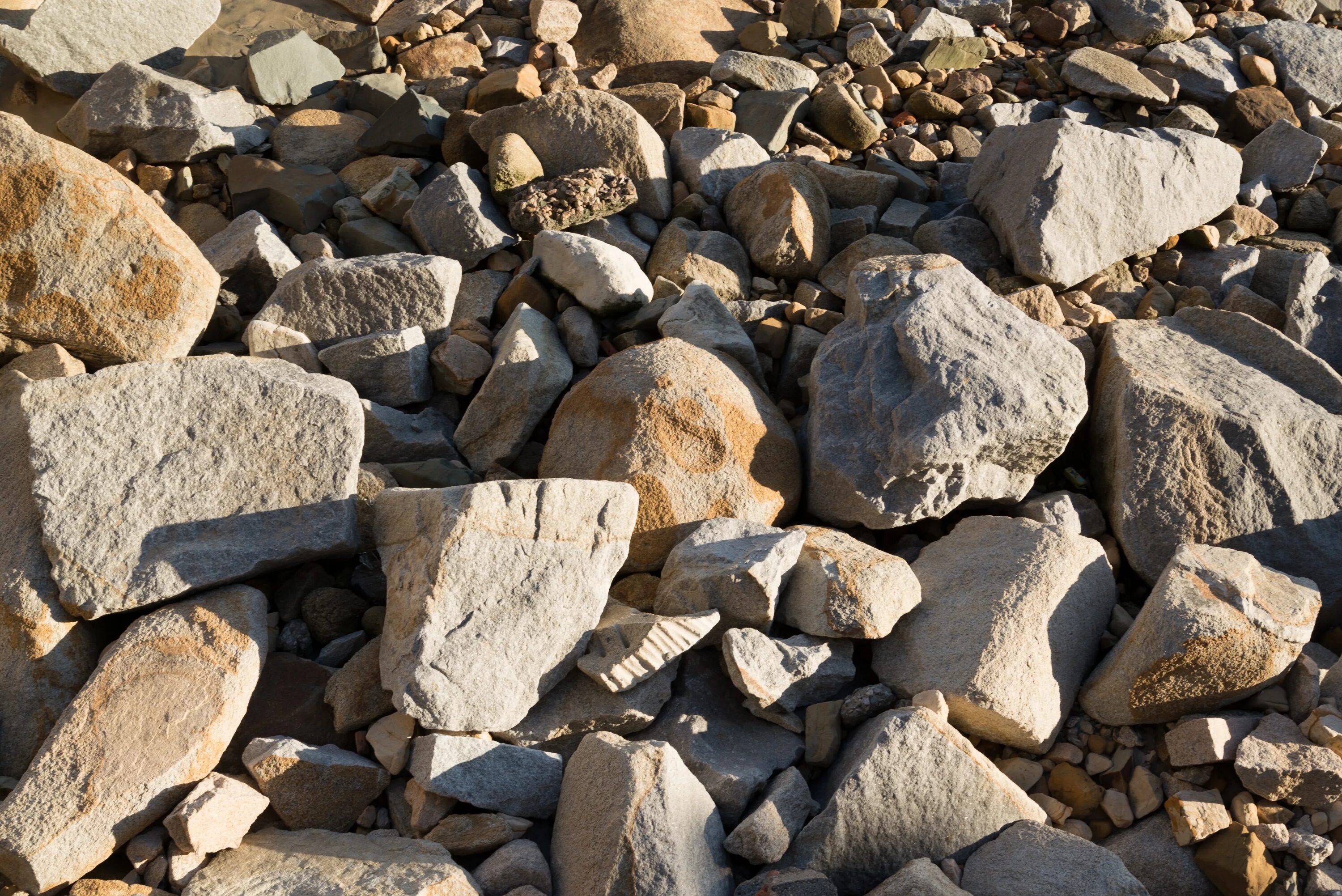 Ground stone. Природные каменные материалы. Каменистая почва. Камни на земле. Каменистый грунт.