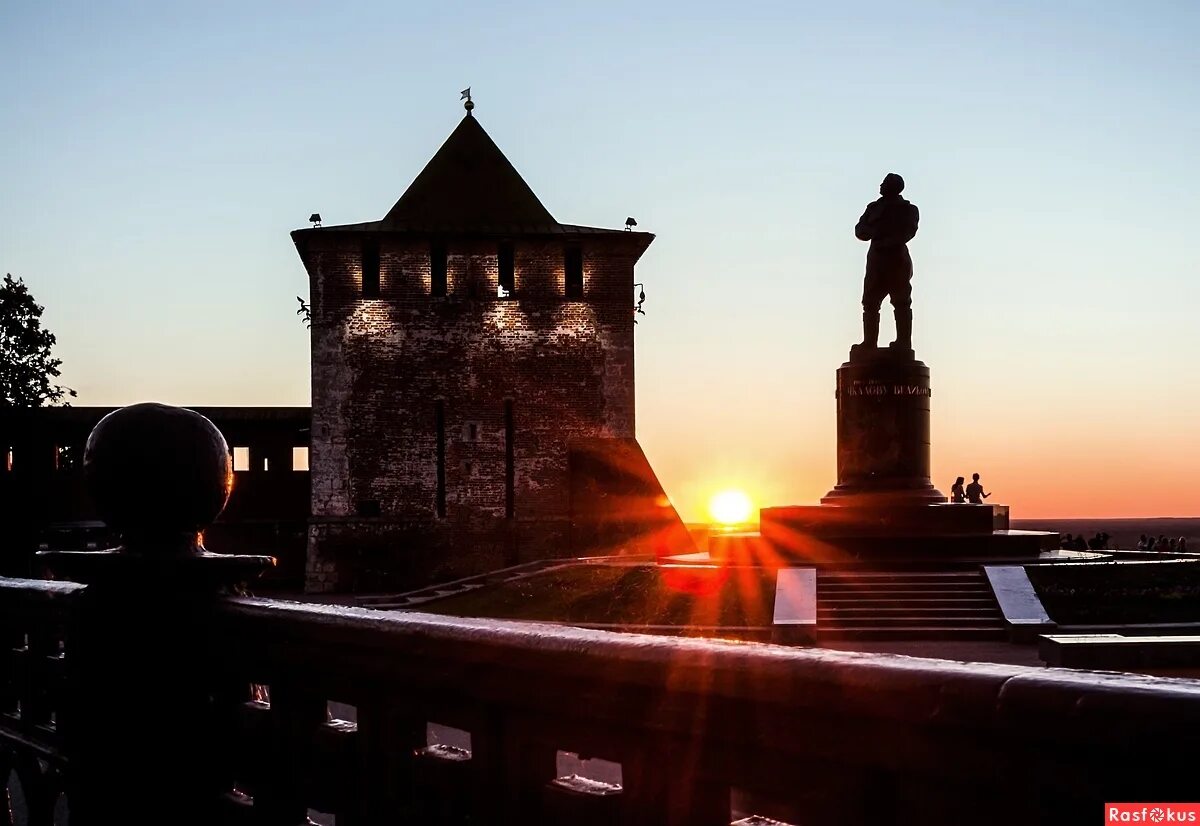 Красивые фото нижнего новгорода в хорошем качестве ( бывший горький. Над городом горьким. Стрелка в нижнем новгороде ссср. Закат на стрелке нижний новгород. Рассвет кремль нижний новгород.