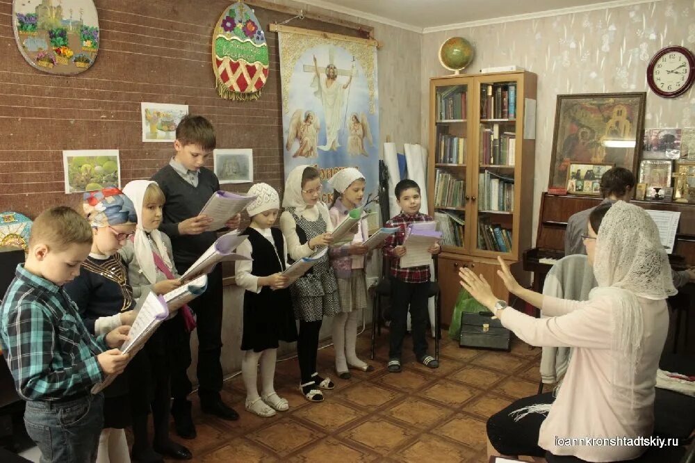 дети на занятиях в воскресной школе. занятия в воскресной школе. интересный урок в воскресной школе. воскресная школа для детей. уроки воскресной школы для малышей.