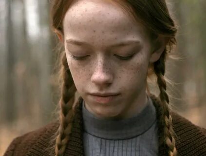 Amybeth mcnulty natural hair color