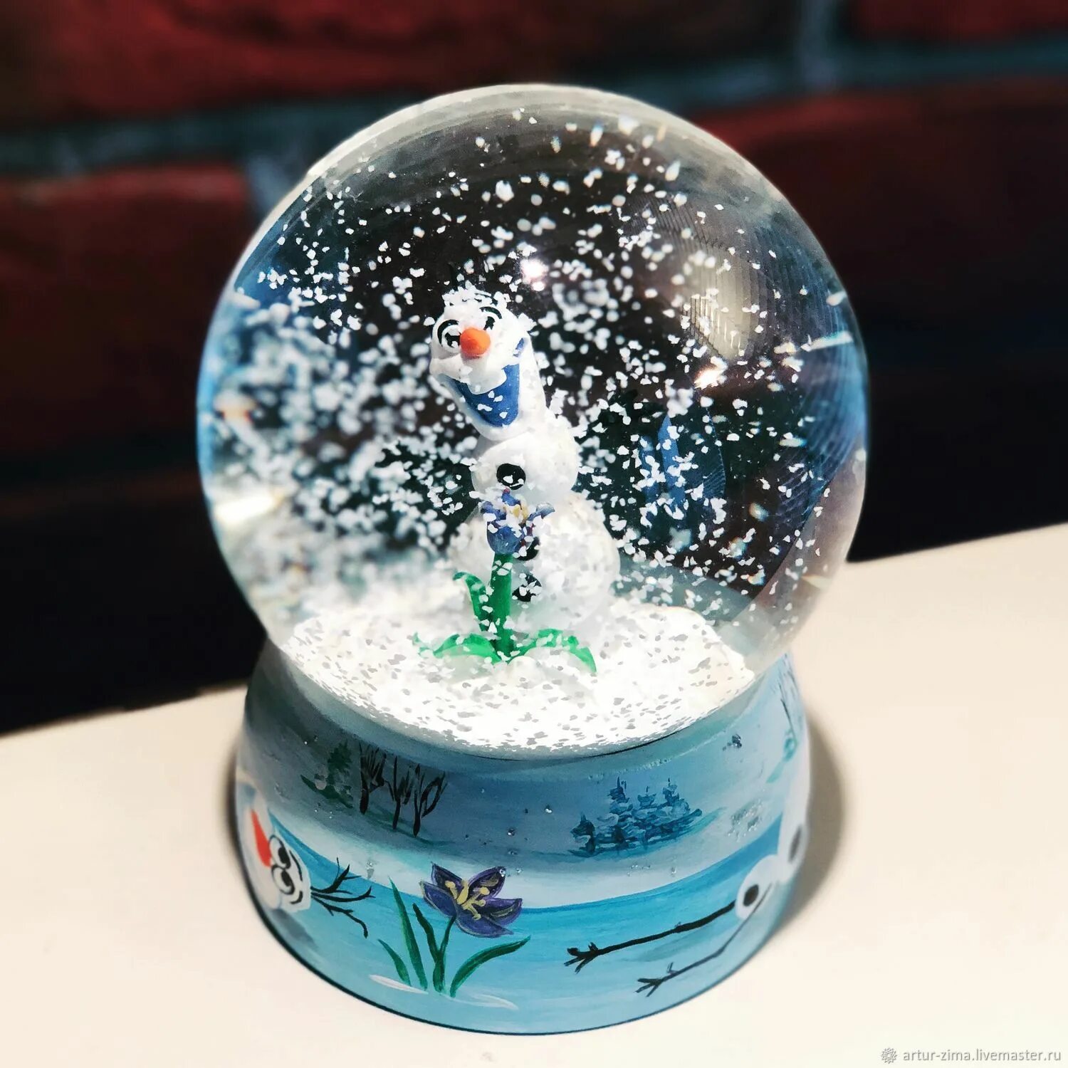 Шары внутри снег. Снежный шар. Стеклянный шар со снеговиком. Шар со снегом. Снежный шар со снеговиком.