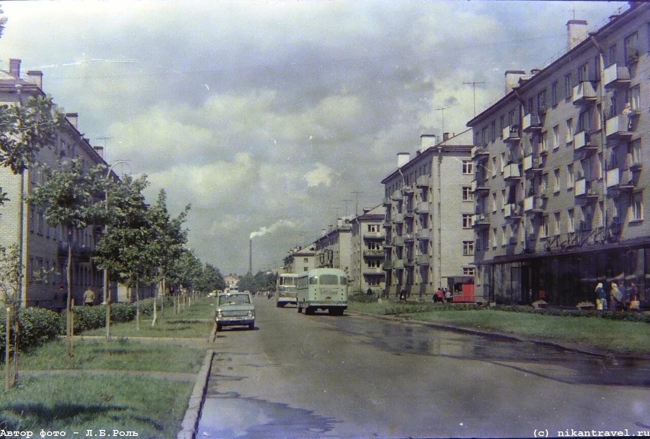 Город Волхов улица Молодежная. Волхов 90е. Улица Советская город Волхов. Волхов 80е. Город первая ы