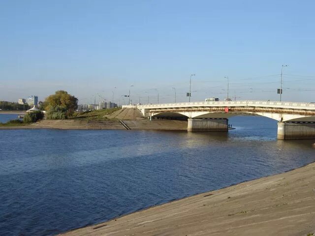 Ленинская дамба казань. Кремлевская дамьа казань. Кремлевский мост казань. Кремлёвская транспортная дамба. Кировский мост казань.