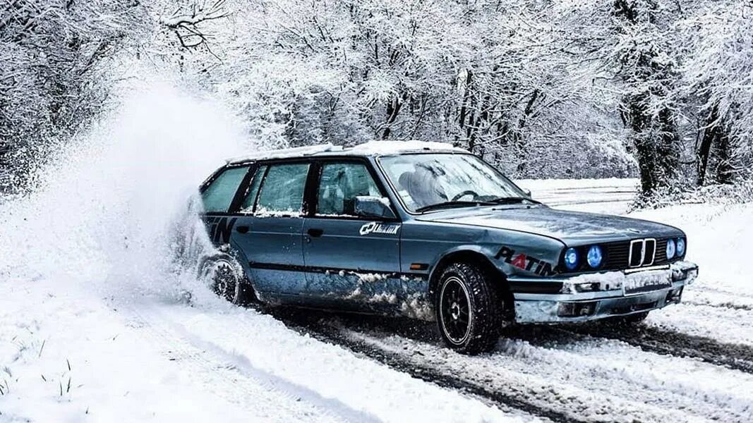5 в 30 зимой. Bmw e30 winter drift. е30 зимний дрифт. бмв е30 зимой. дрифт бмв туринг.