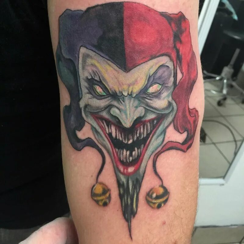 Тату шут. Тату шут значение. Маска шута тату. Маска шута тату. Тату арлекин.