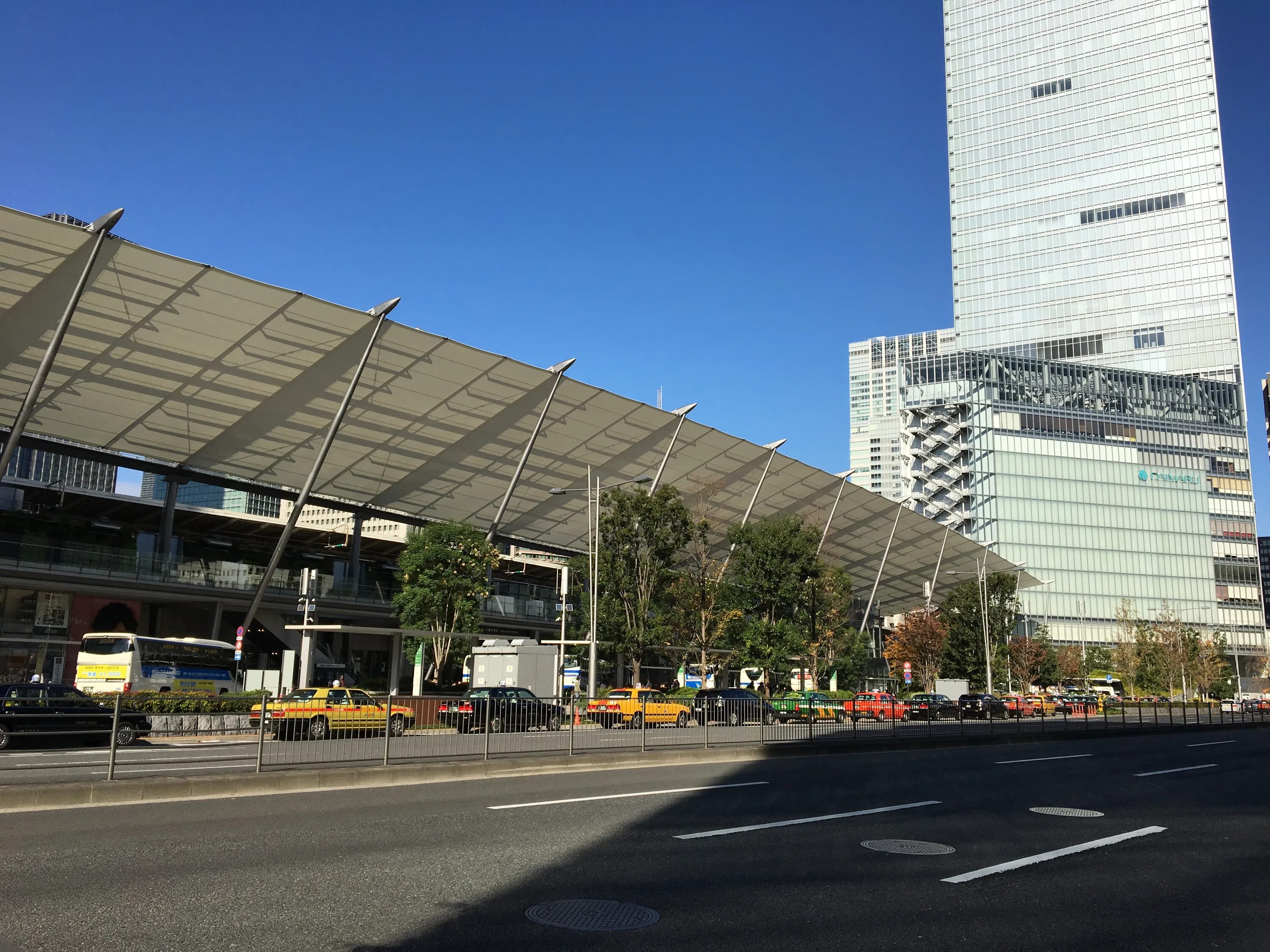 Токийский вокзал. Вокзал Токио. Район Токио Yaesu. Bus Station Tokio Architect.