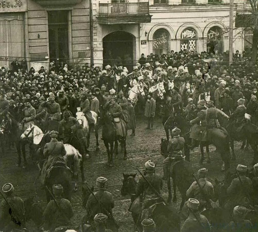 Революционный военный совет год. Деникин добровольческая армия. ВСЮР 1919 год. Добровольческая армия 1919. Войска Деникина 1919.