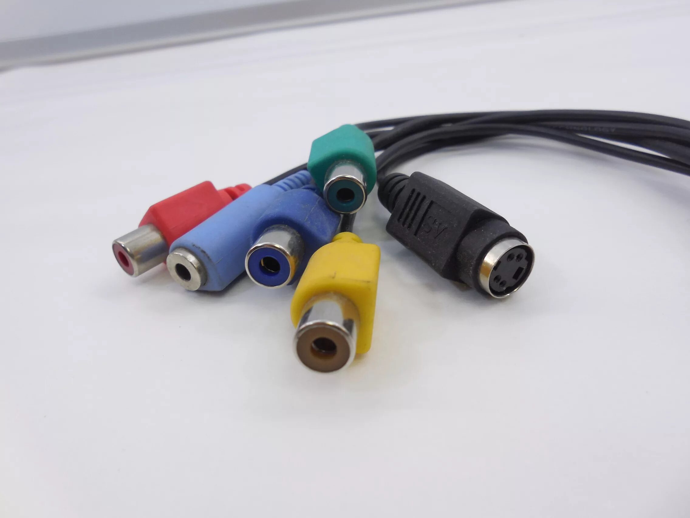 Кабель s-video (4 pin) — rca x3. S video. Переходник svideo 7pin-to-rca тюльпан. 4 pin to rca. 2pin rca кабель переходник din 5 pin 5/180 мама 2 x тюльпан папа.