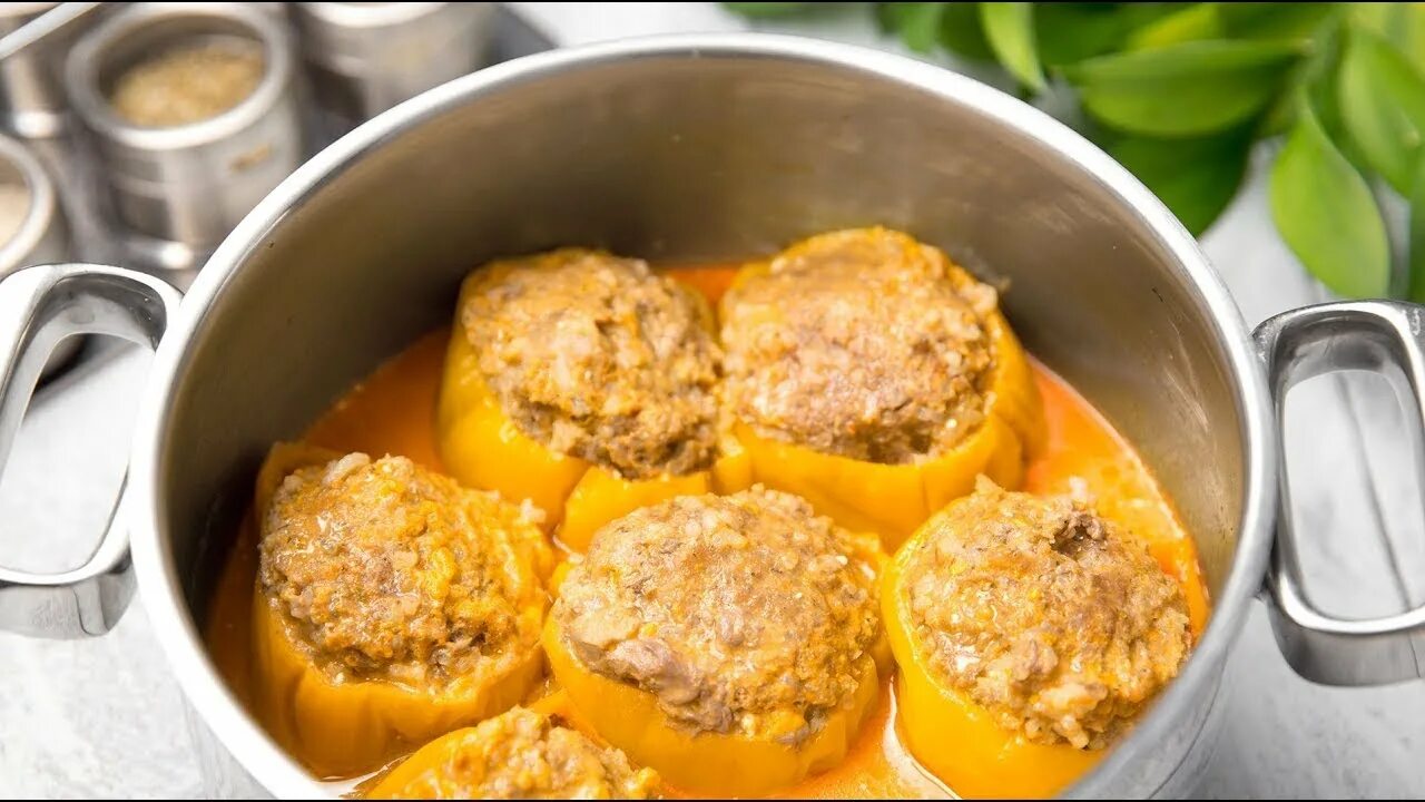 Перцы фаршированные с фаршем и рисом в кастрюле. Соус для фаршированных перцев. Видео фаршированный перец с мясом и рисом. Видео фаршированный перец с мясом и рисом. Диетические фаршированные перцы.