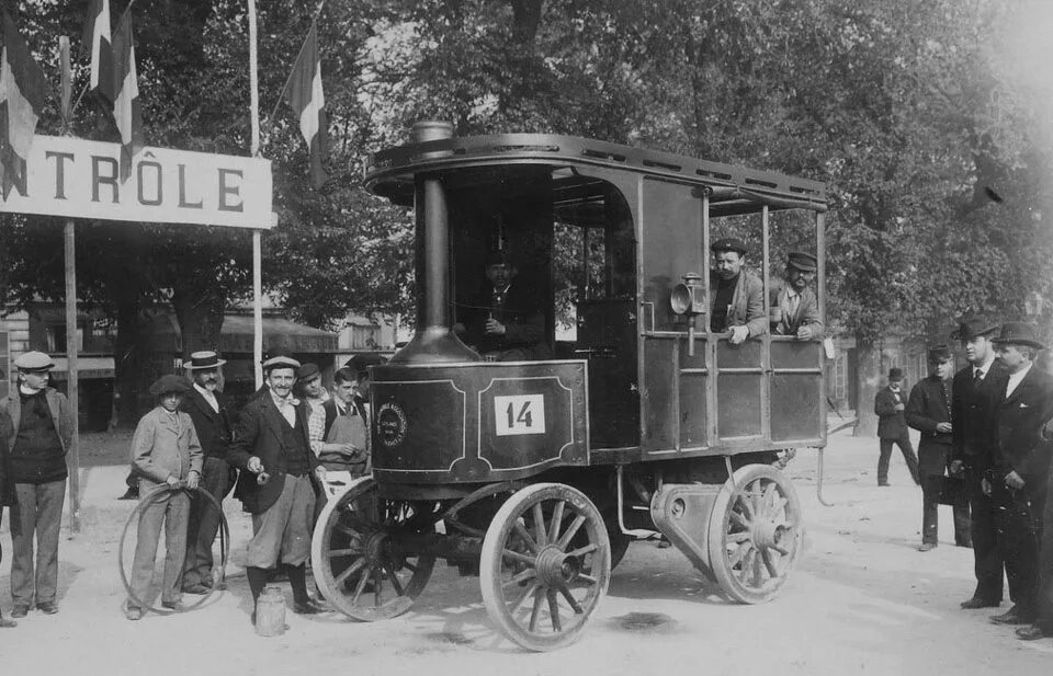 Первые автобусы спб. Паровой автомобиль 1898 года. Первый автобус в мире. Самый первый автобус в мире. Паровой автобус.