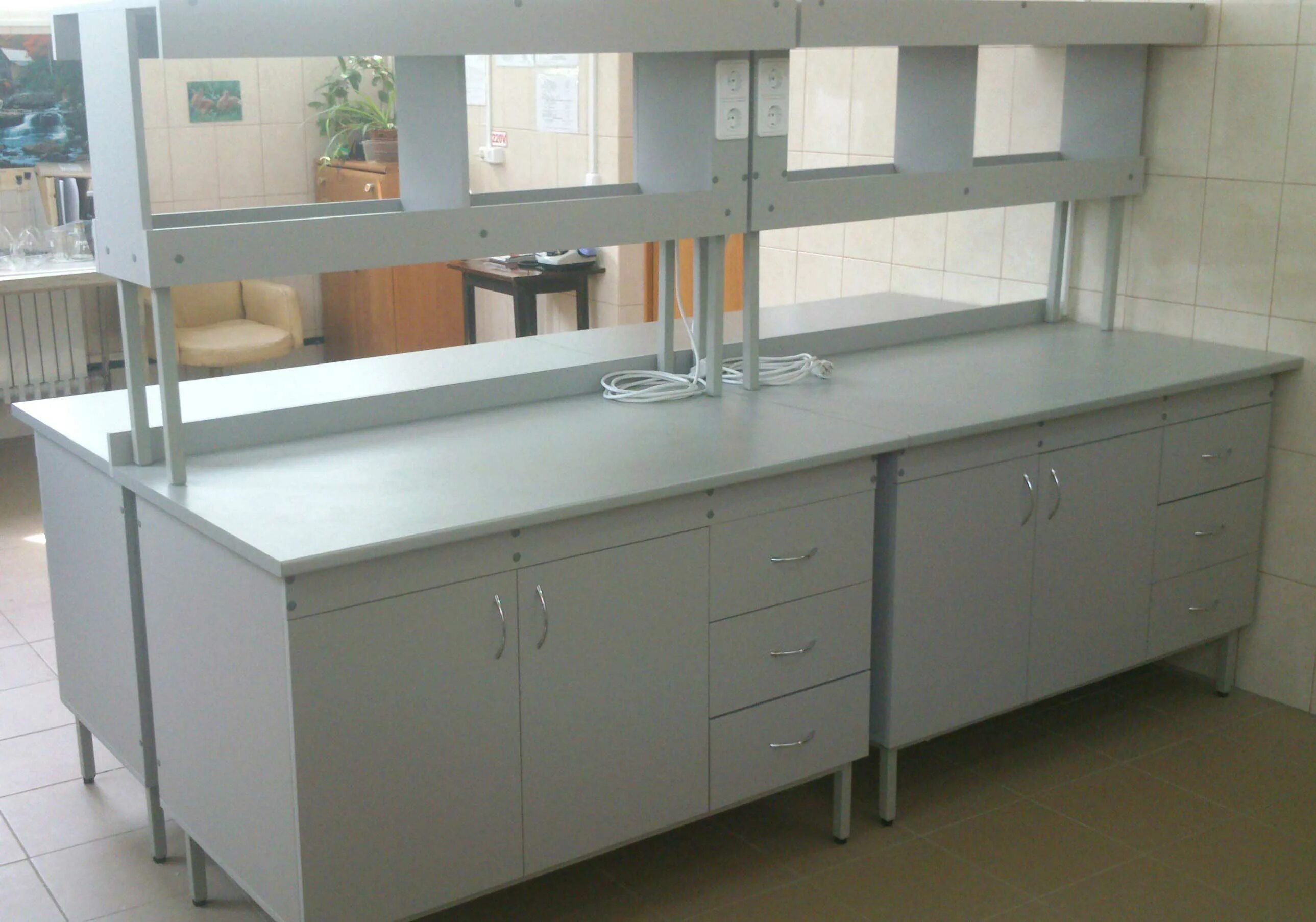 55. 05. стол островной химический совлаб 2400. лабораторная мебель стол слб104. стол лабораторный островной с надстройкой.