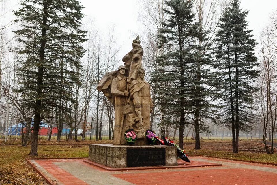 памятник кириллу и марии в хотьково. хотьково памятник. памятники города хотьково. памятник хотьково. хотьково центр города.