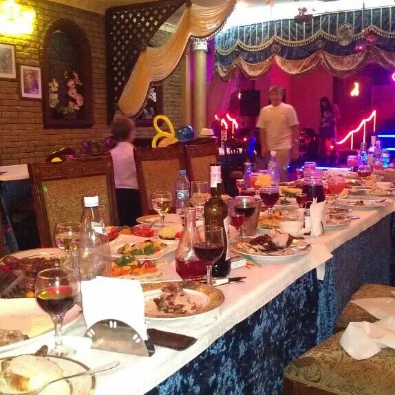 Загородный комплекс рандеву. Кафе ракушка набережная донецк. Рандеву смоленск. Тц рандеву макеевка. Кафе украина макеевка.