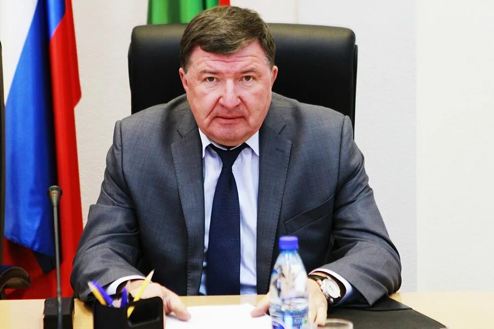 Лиханов портрет. Председатель законодательного собрания забайкальского края. Лиханов чита. Лиханов киров. Лиханов депутат.