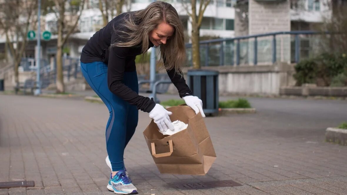 Picking up attributes. Плоггинг. Plogging Run. Плоггинг в парке. Плоггинг это простыми словами.