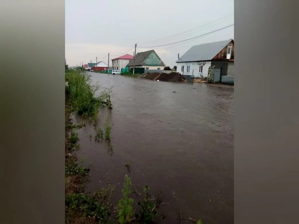 В башкирии вода. Затопление деревни. башкирия затопило дождь. подтопленные деревни. а в башкирии вода.