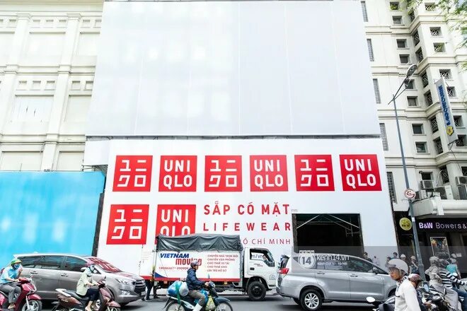 Uniqlo метрополис. Японский бренд одежды uniqlo. Юникло вьетнам. Японский магазин юникло. Магазин uniqlo.