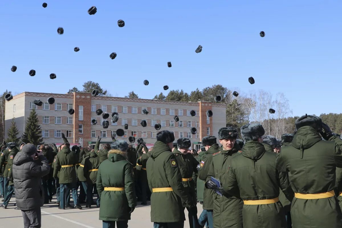 Новосибирск военные. Новосибирское военное общевойсковое командное училище. Высшее военное училище Новосибирск. Новосибирском высшем общевойсковом командном училище. Училище в Новосибирске НВВКУ.