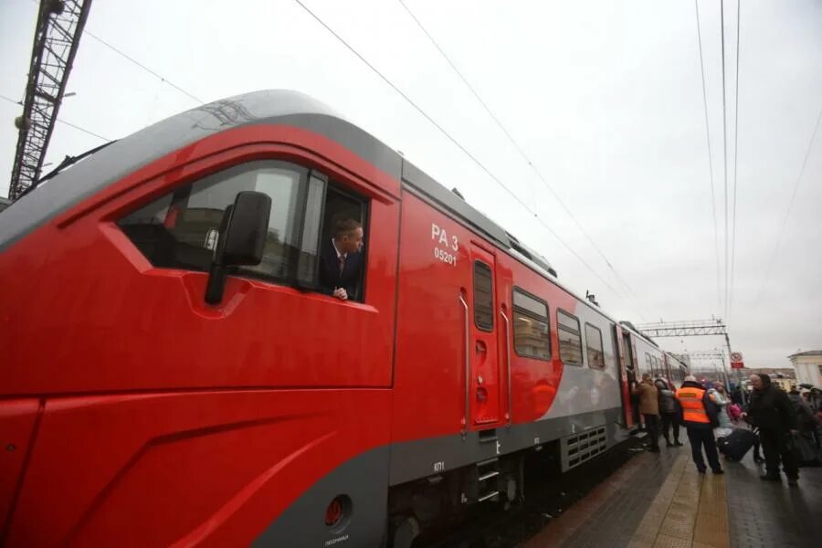 Поезд Орлан Челябинск Екатеринбург. Электричка Орлан Екатеринбург Челябинск. Пригородный поезд. Поезд Орлан Челябинск.