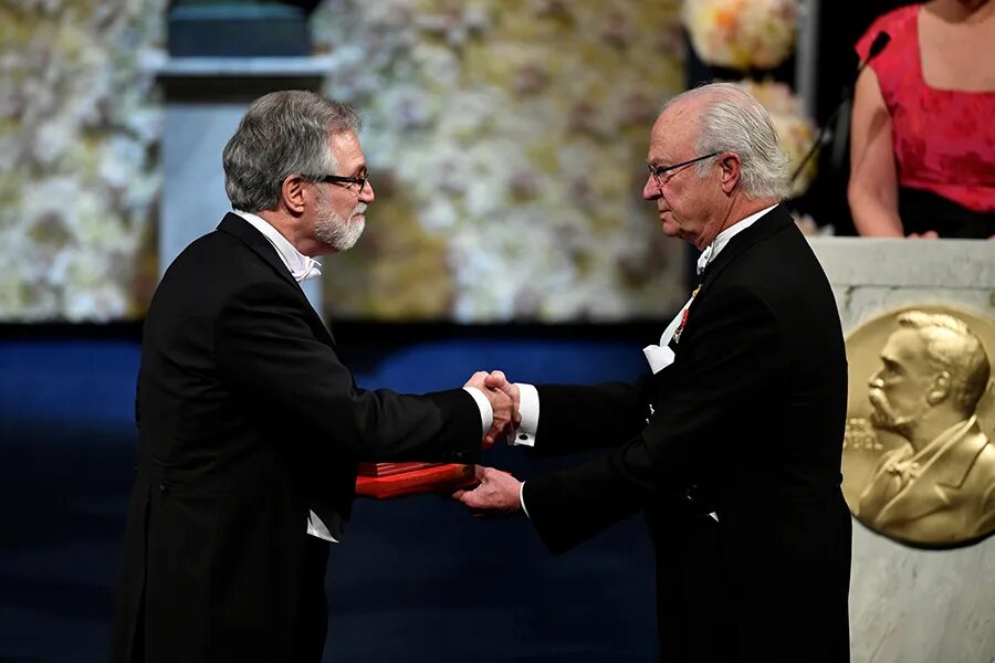 Швеция Нобелевская премия. Шведский Король Нобелевская премия. Питер Хиггс вручение Нобелевской премии.