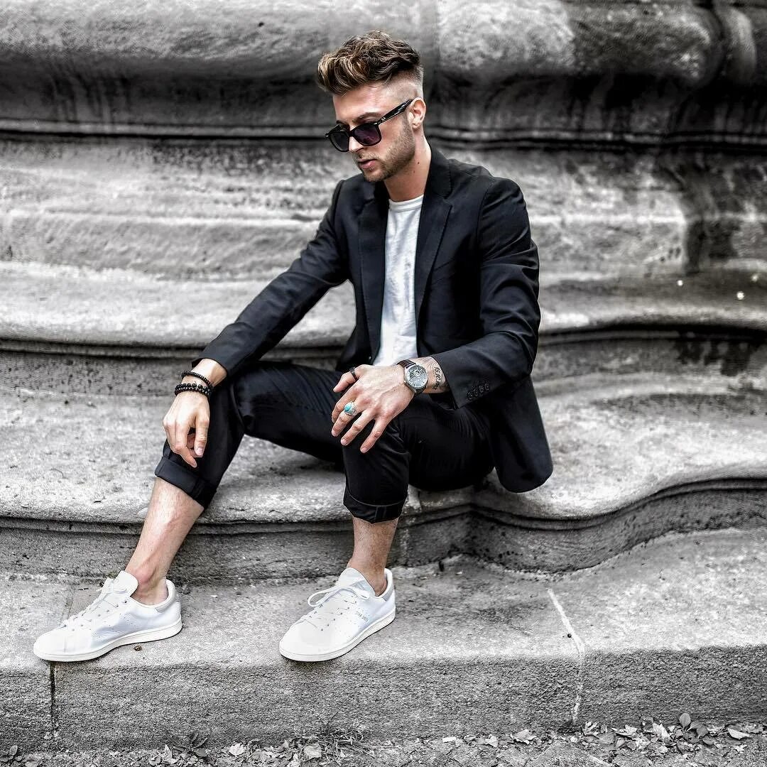 стиль найк мужчины. кроссовки с костюмом мужские. роналду модник. мужской костюм с кроссовками. кроссовки с костюмом мужские.