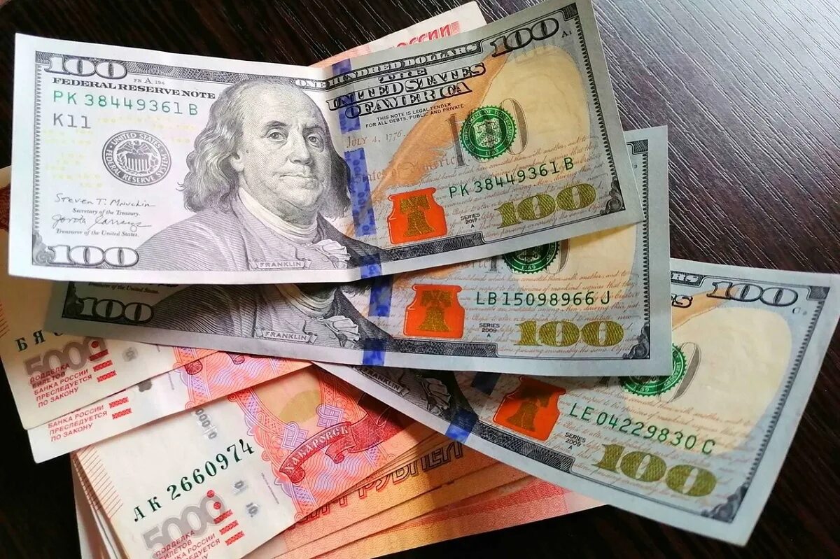 83 доллара в рублях. Доллары в рубли. Доллар фото. Доллар (валюта). Наличная валюта.