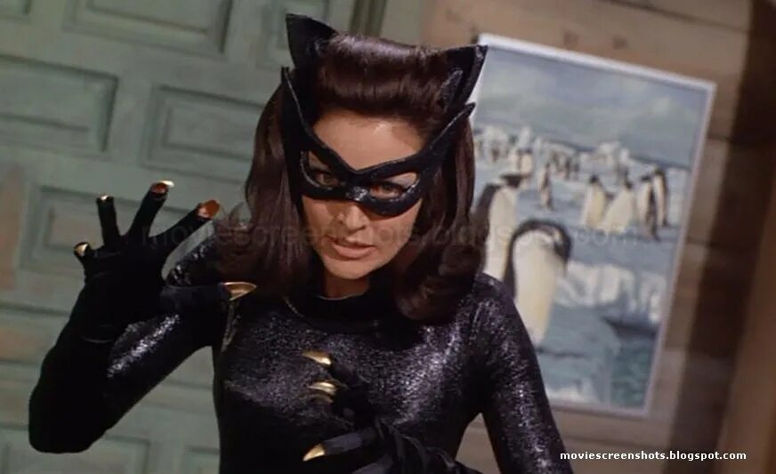 Женщина кошка песни. Ли Меривезер Бэтмен 1966. Джули Ньюмар женщина-кошка 1966. Lee Meriwether Catwoman.