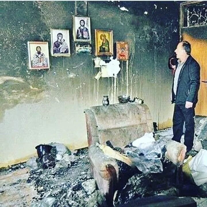 Иконы после пожара. Сгоревший дом с иконой. Чудо в Сербии.