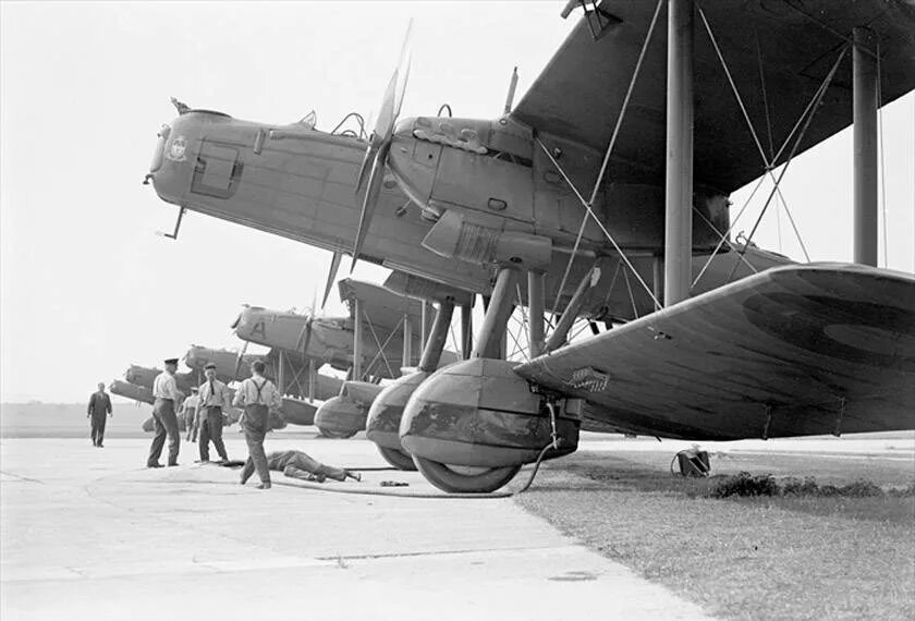 H page. Handley page h.p.50 heyford. хендли пейдж 50. самолёт хендли пейдж хейфорд.