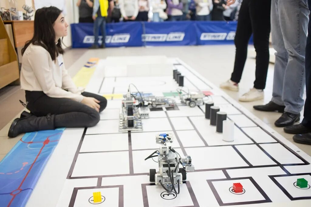 Соревнования по робототехнике. Робототехника соревнования. Турнир по робототехнике. Соревнования по робототехнике. Олимпиада по робототехнике.