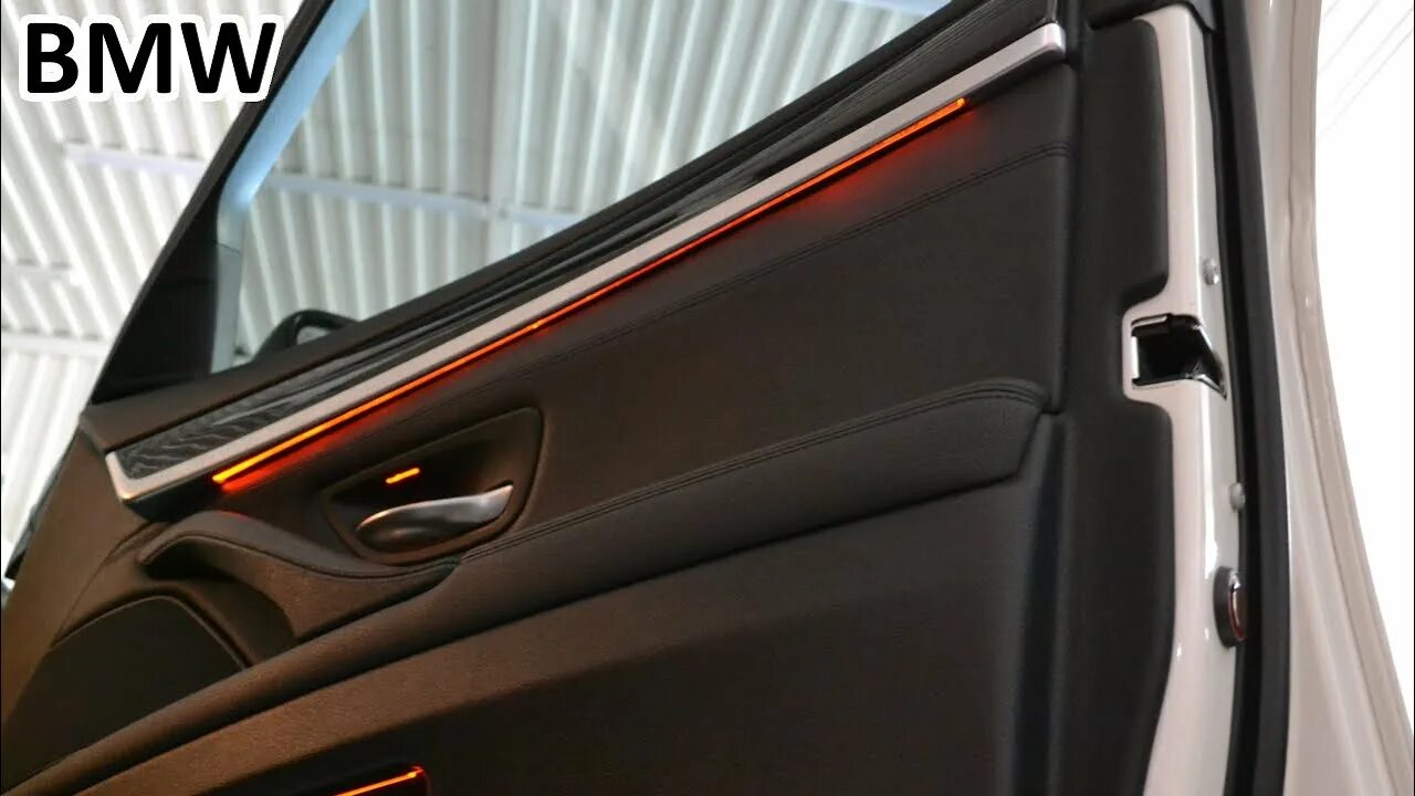 Дверь bmw x6. BMW f10 подсветка дверных карт. Подсветка салона BMW f10. Подсветка в дверях BMW f15. BMW f10 подсветка двери.
