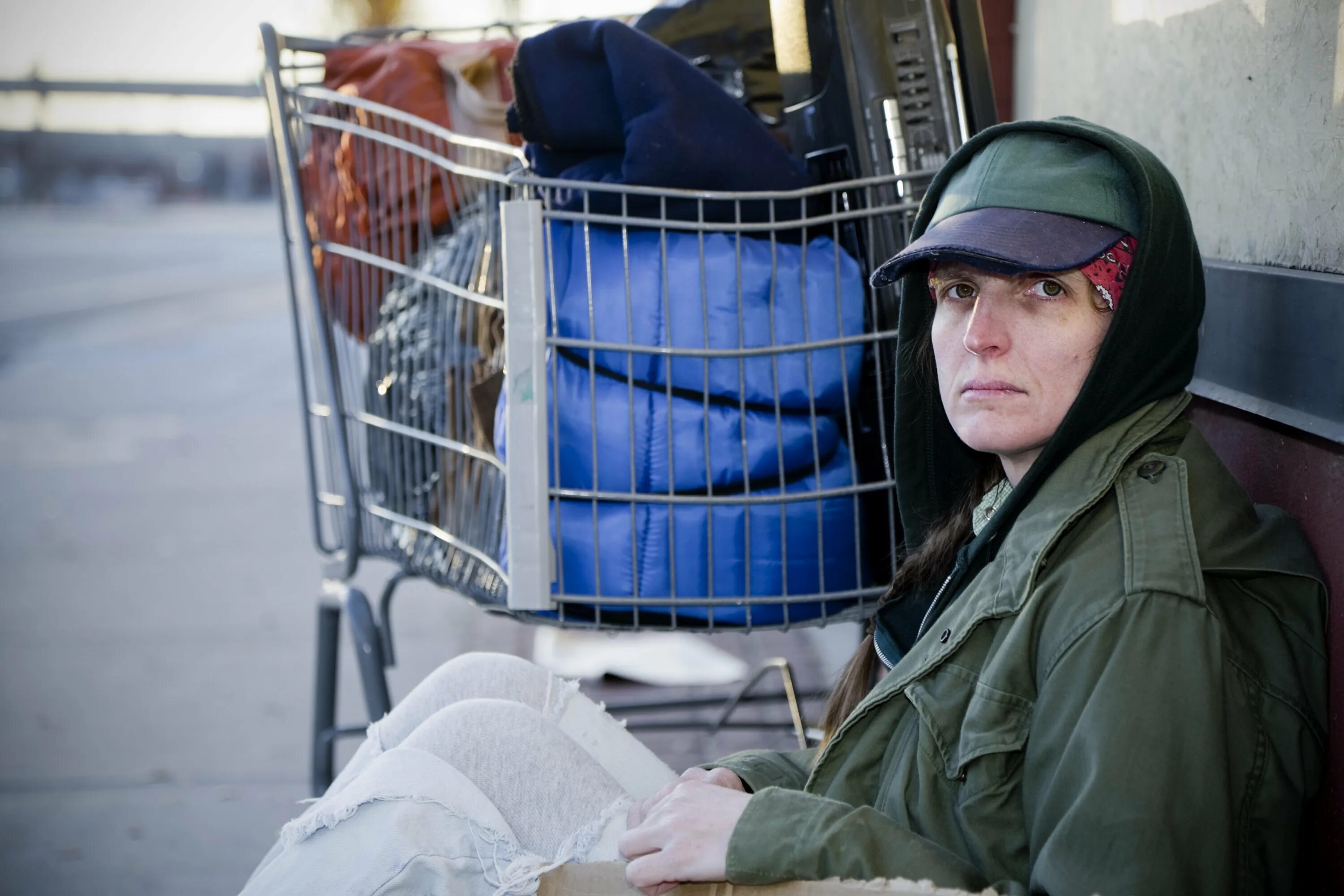 Homeless women. Американские бездомные женщины. Американские бомжи женщины.