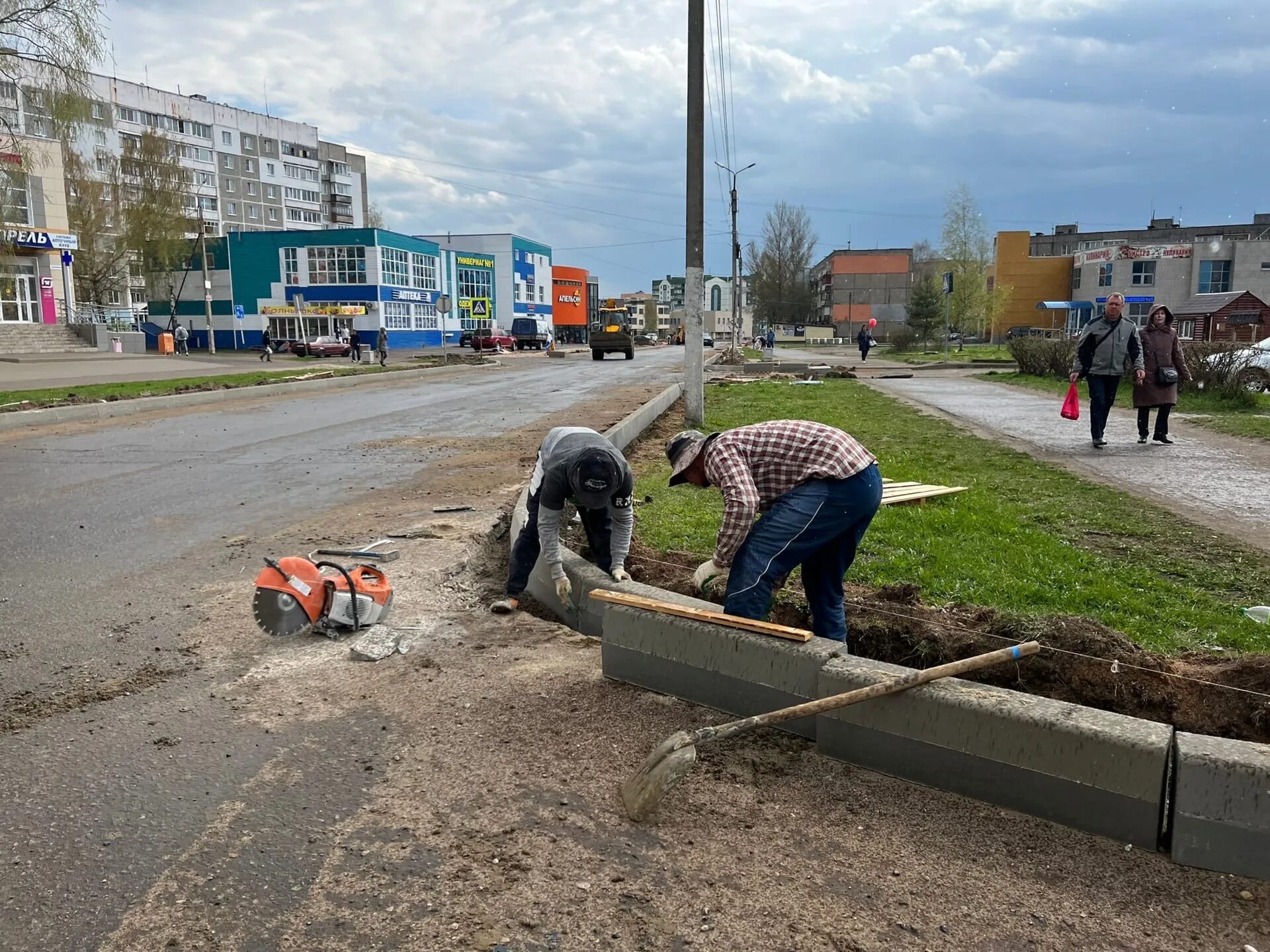 Ярославль дороги сегодня. Дороги Ярославля. Ремонт дорог Ярославль. Выбоина на дороге. Улица Моторостроителей 56 Тутаев.