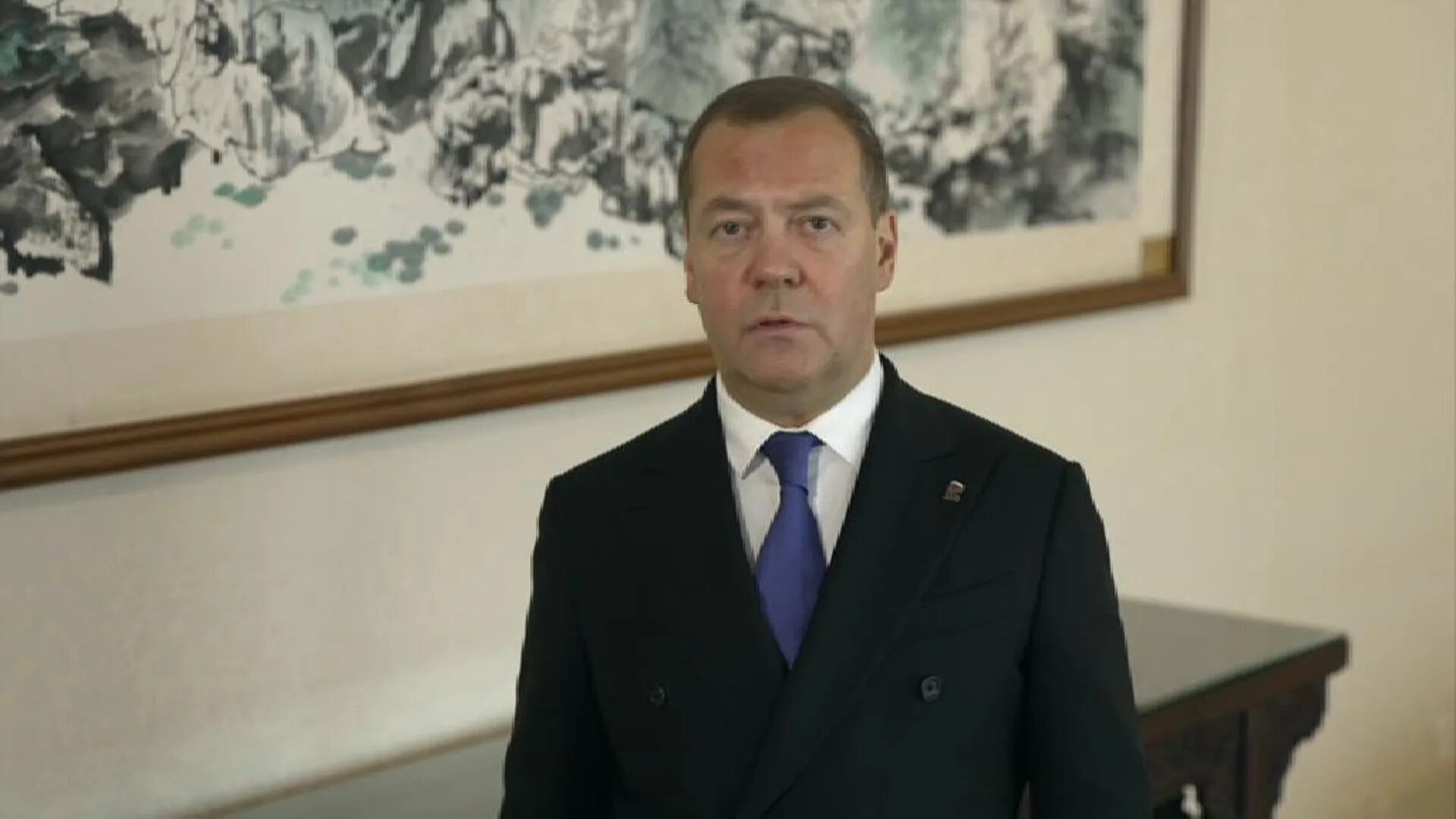 Переговоры медведева. Помощник Медведева Дмитрия. Медведев на встрече с си Цзиньпином.
