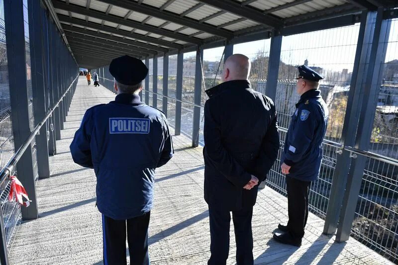 Пограничный пункт нарва ивангород. Пограничный пункт нарва ивангород. Таможня нарва ивангород. Пограничный пункт нарва ивангород. Пропуск нарва.