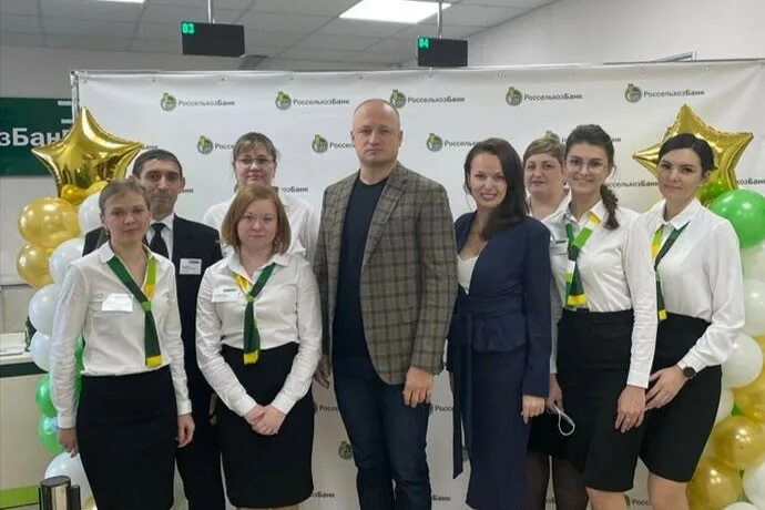 Россельхозбанк в новогодние праздники 2025. Россельхозбанк карасук. россельхозбанк новосибирск сотрудники. с праздником россельхозбанк. россельхозбанк в новосибирске руководитель.