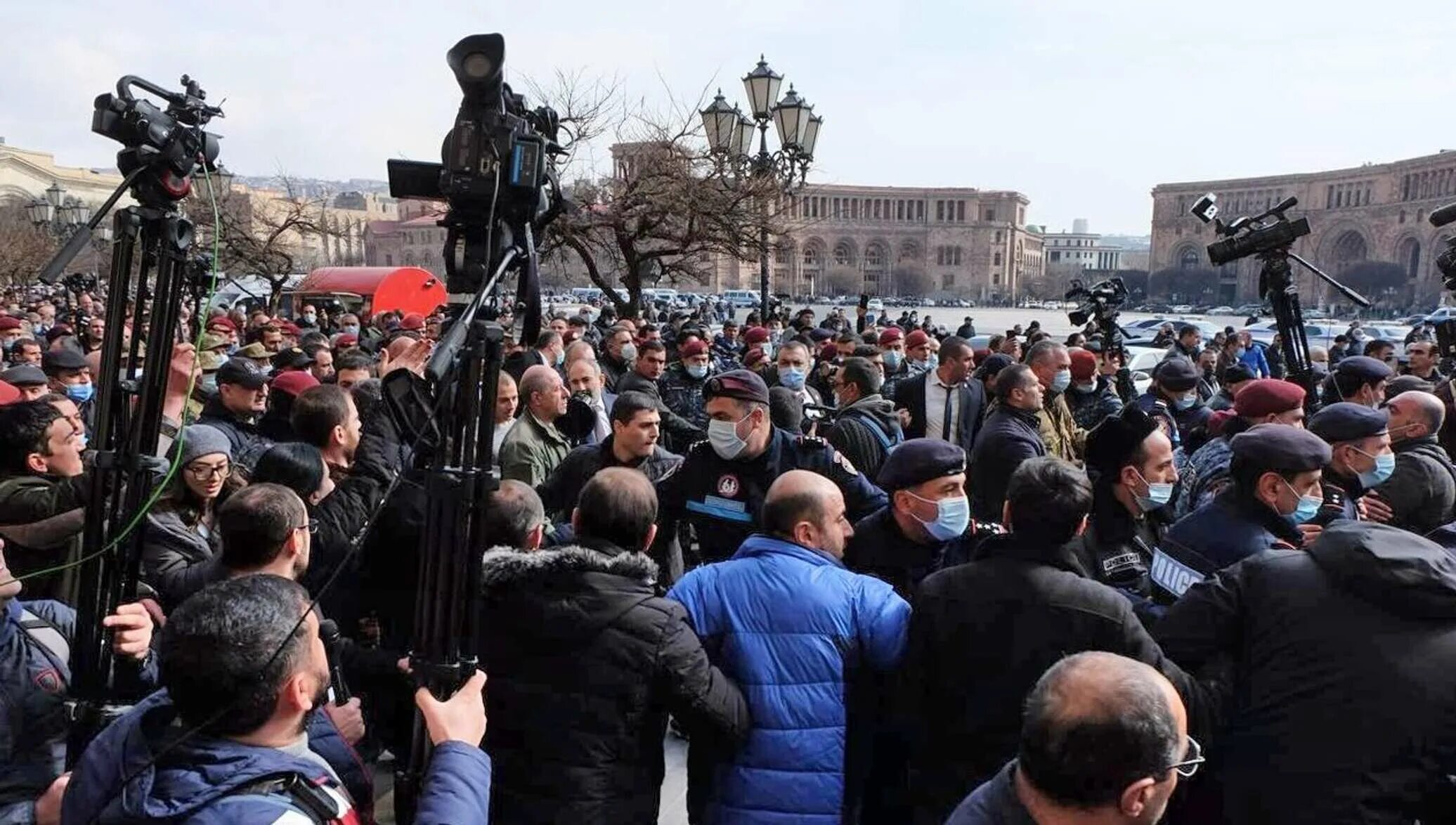 Новости ситуация армения. Протесты в Армении 2021. Митинг Армении против Пашиняна. Протесты в Ереване.