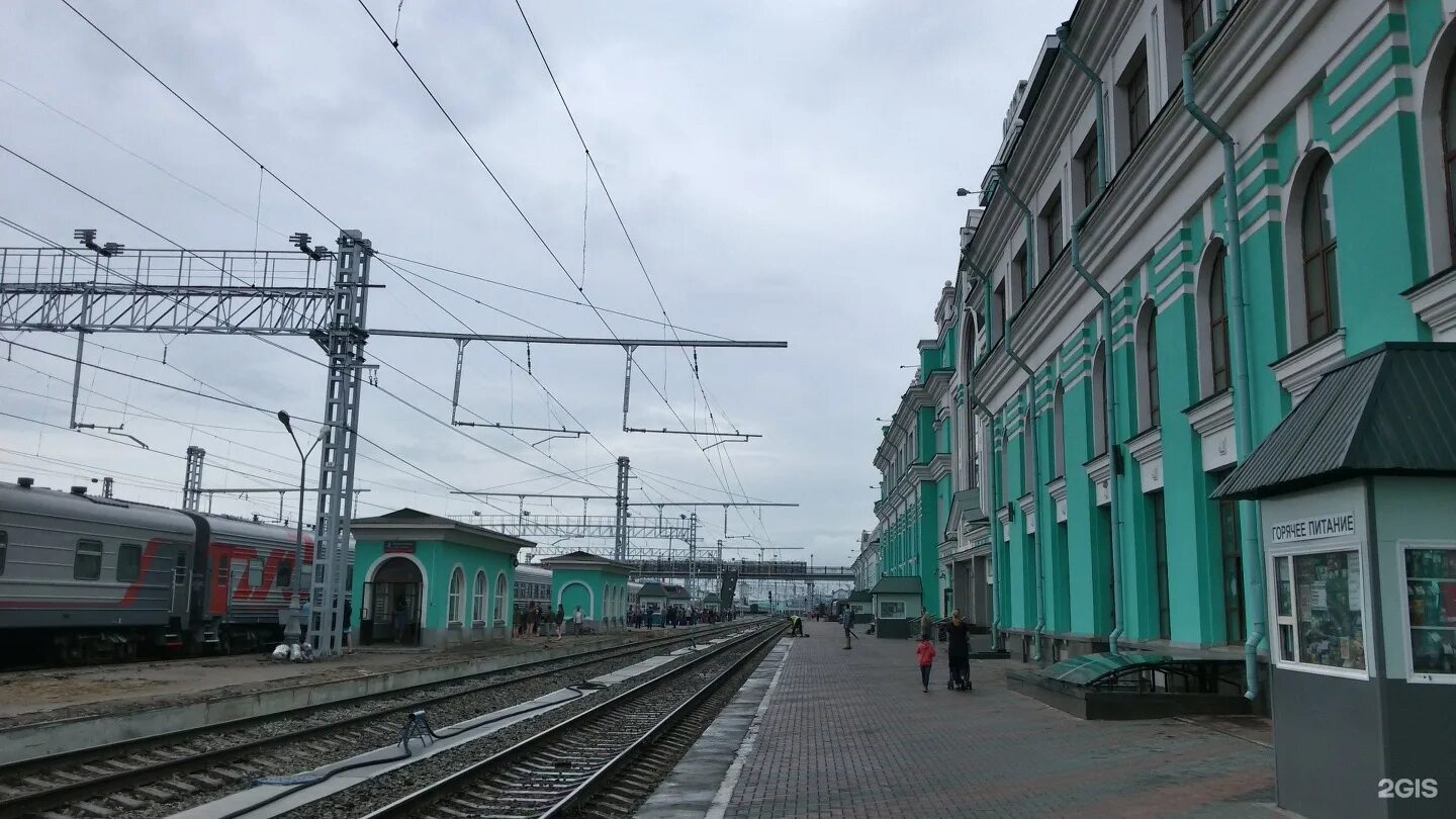Ул 2 железнодорожная омск. Станция омск. омск вокзал жд пути. железнодорожная станция омск. вокзал омск пассажирский.