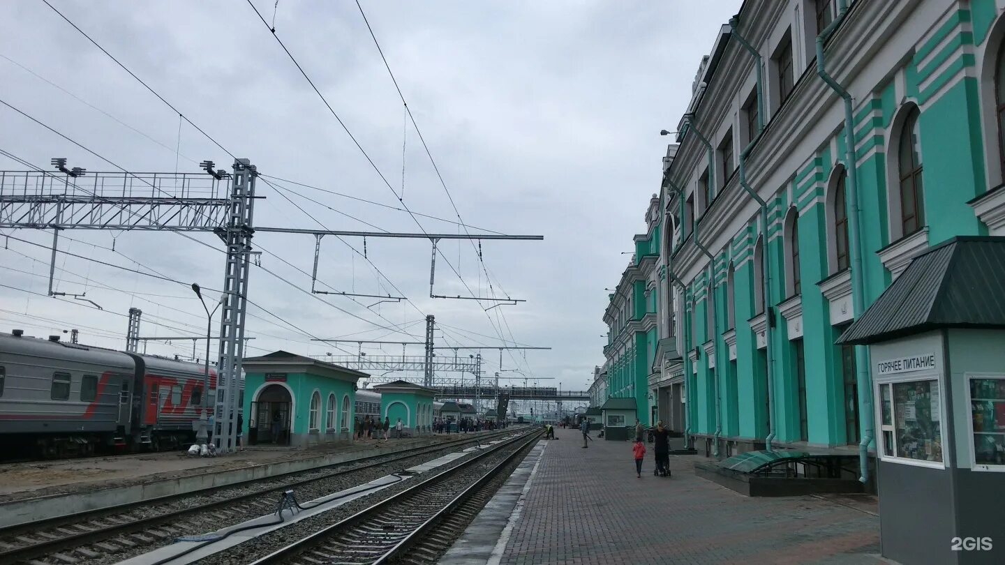 Номер телефона жд омска. Омский вокзал. Железнодорожный вокзал Омск. Омск ЖД вокзал 1987. Омск вокзал 2009.