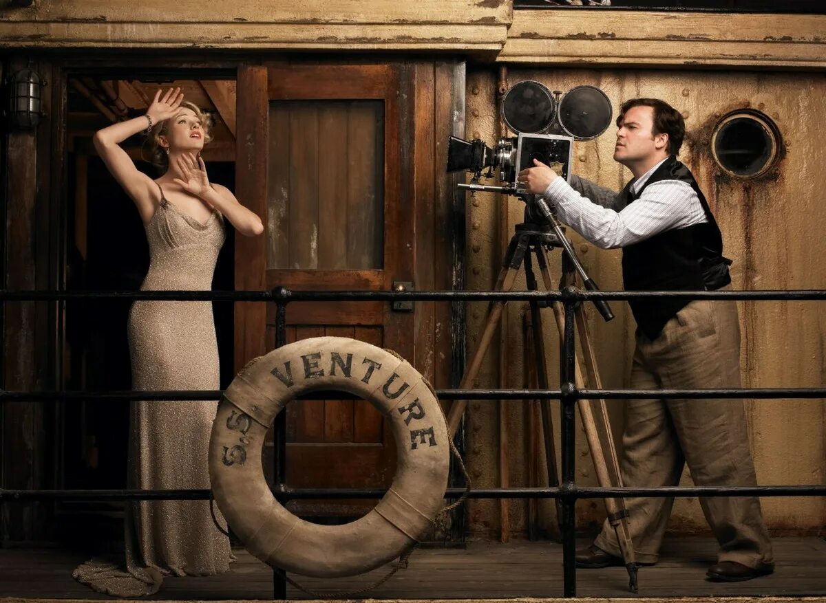 день рождения кинокамеры. лампа киношников. кинг конг 2005 за кадром. черно белый кинематограф. кинематография рисунок.