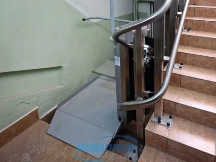 Лестничный лифт в подъезде